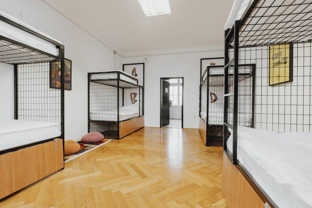 Mixed shared room with 8 beds